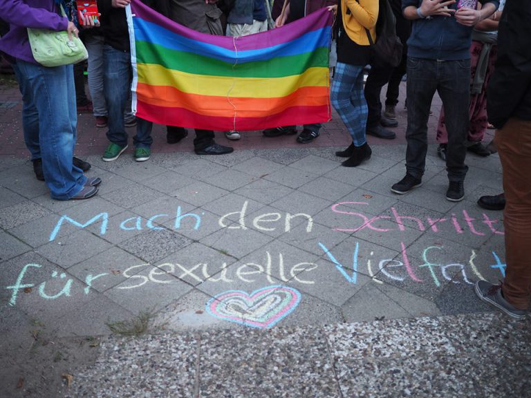 Kundgebung Für Sexuelle Vielfalt Und Toleranz Gegen Homophobie Sexismus Und Die Afd Lüneburg 